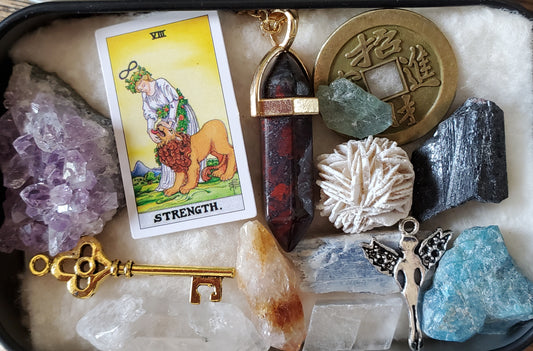 Strength Major Arcana Tarot Card/Strength/Willpower/Bravery and Courage